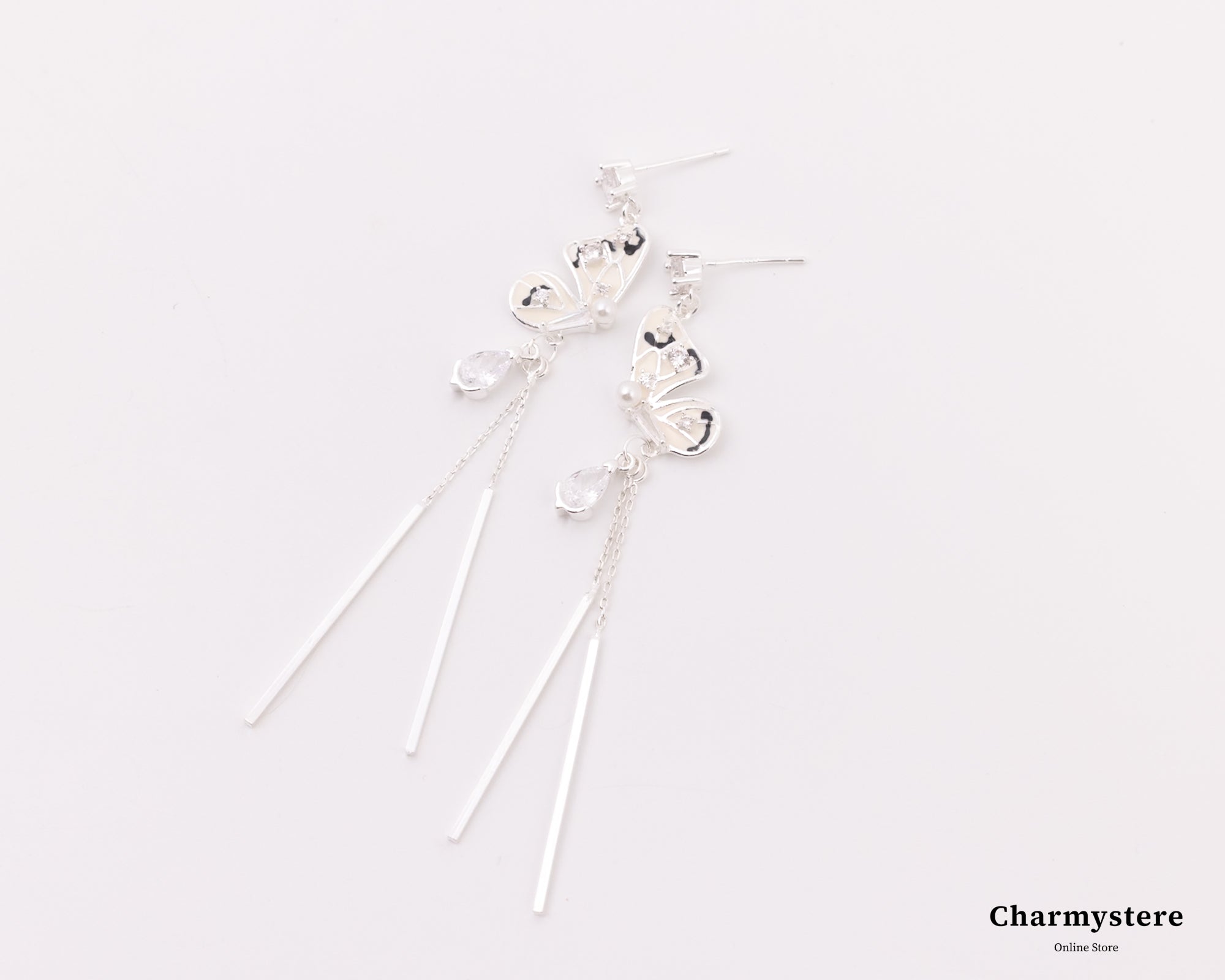 バタフライモノトーンロングピアス