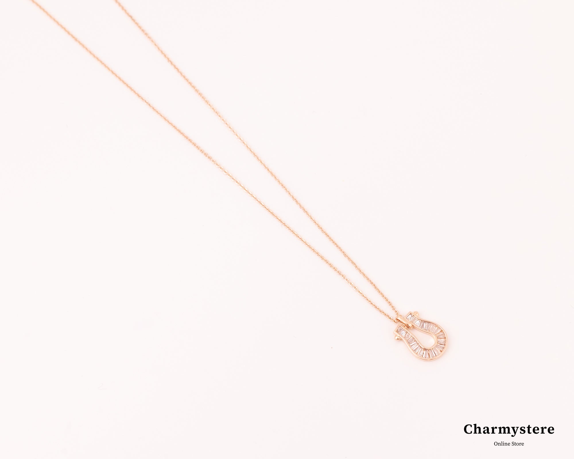 ホースシューグリッターネックレス