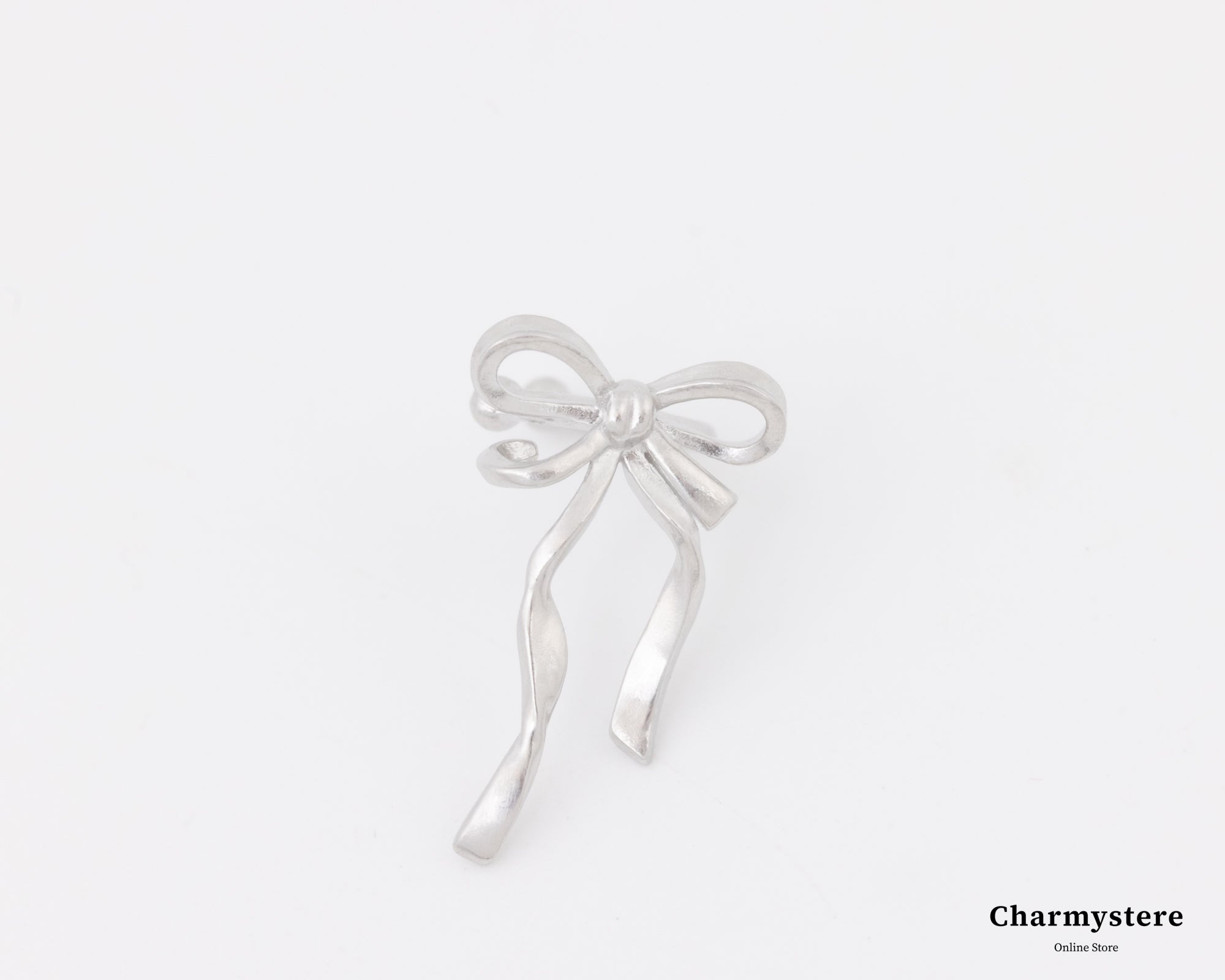 「2026年1月10日順次発送」リボンモチーフSilver925イヤーカフ