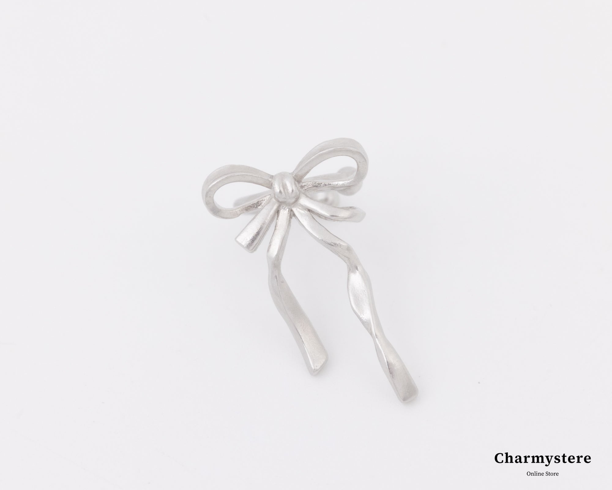 「2026年1月10日順次発送」リボンモチーフSilver925イヤーカフ