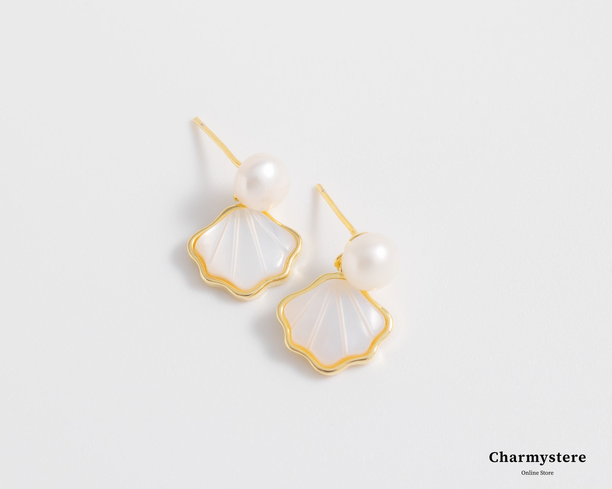 shell earrings / earrings