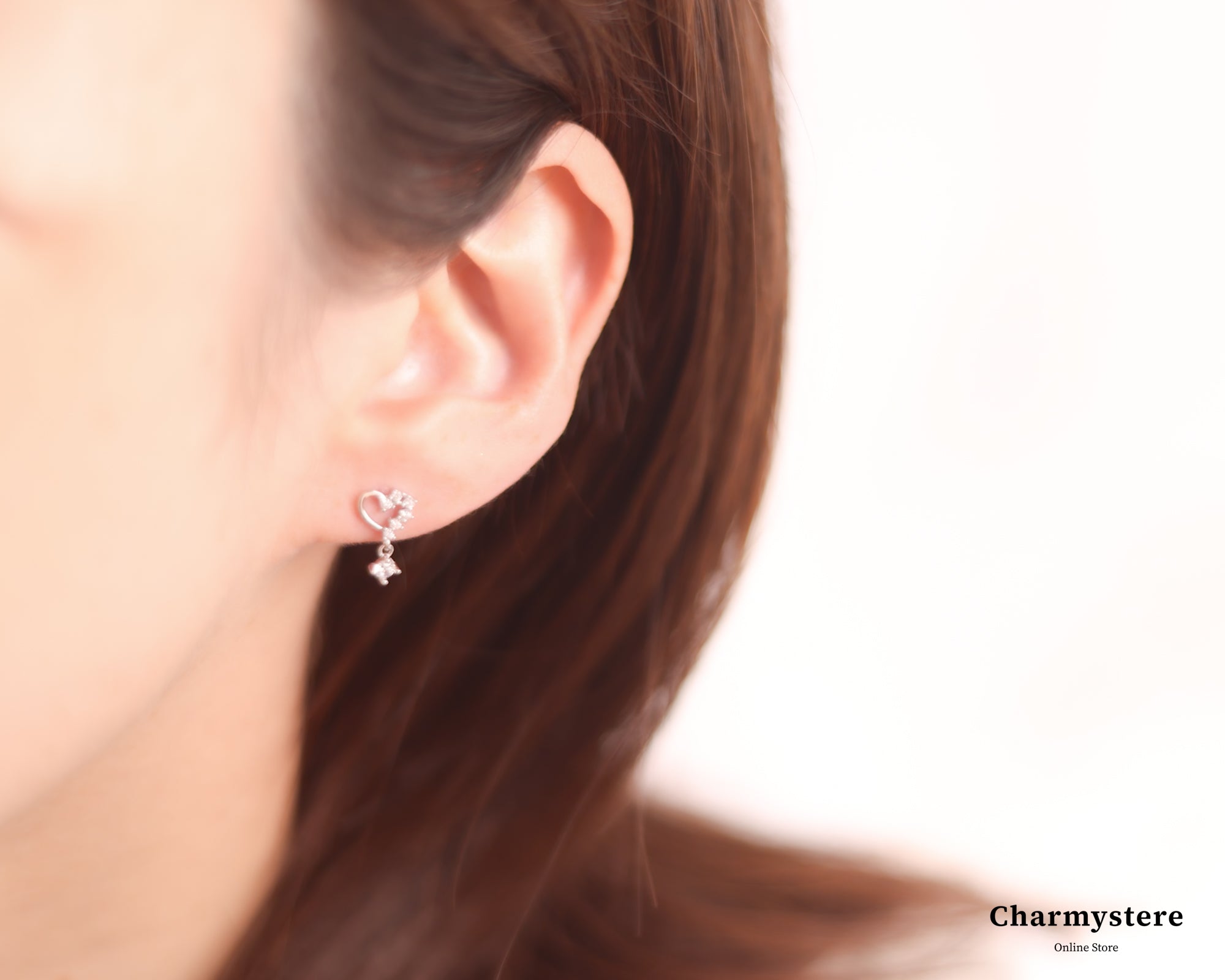 ミニマムハートハーフパヴェスイングストーンピアス｜Charmystere