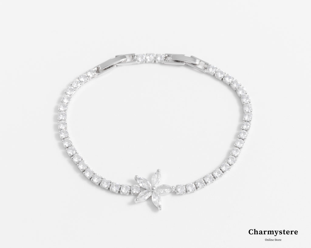 White Flower Zircon Line Bracelet