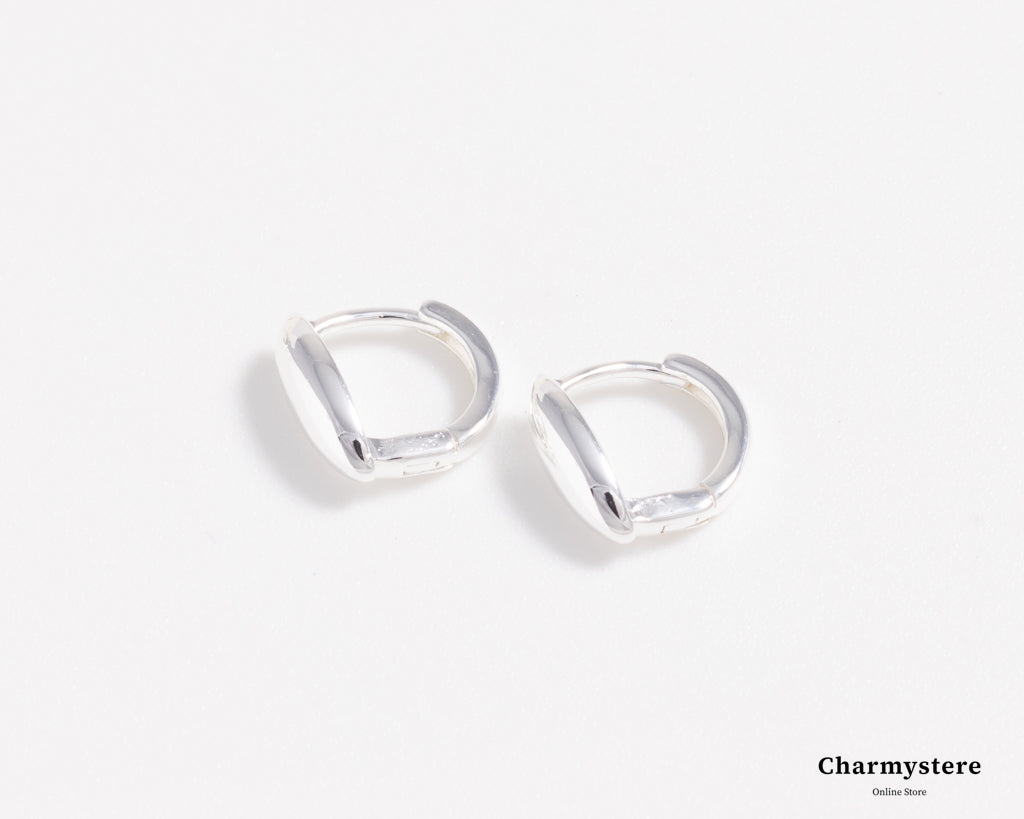 Simple D silhouette earrings