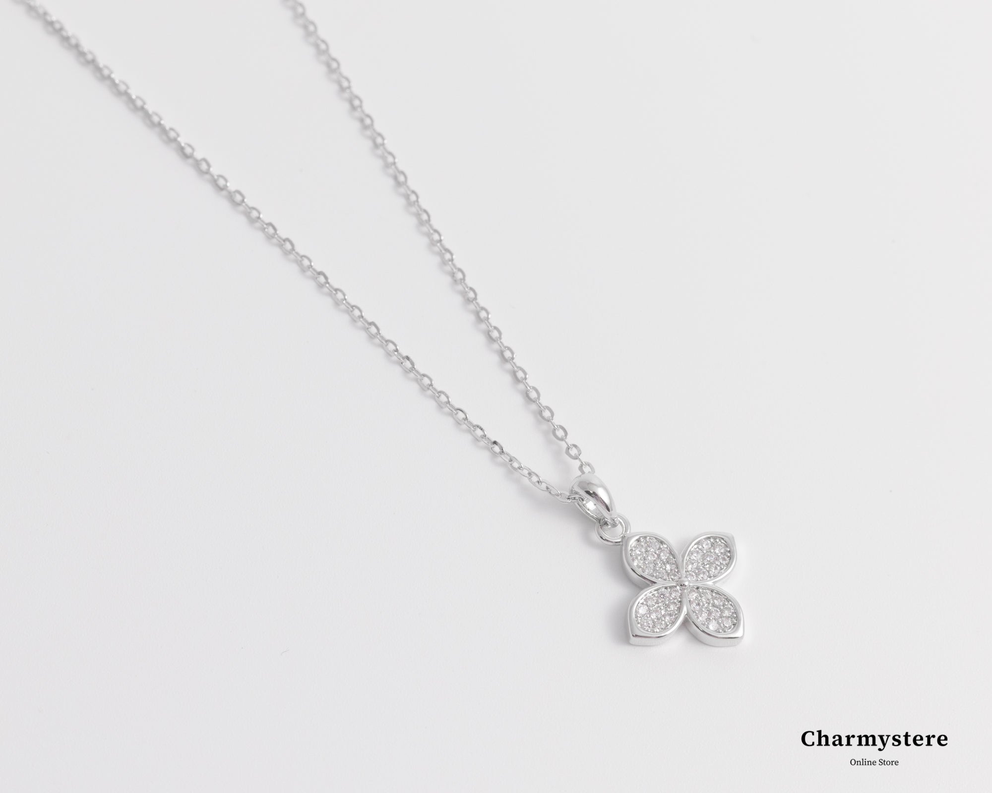 Simple Point Flower Leaf Necklace