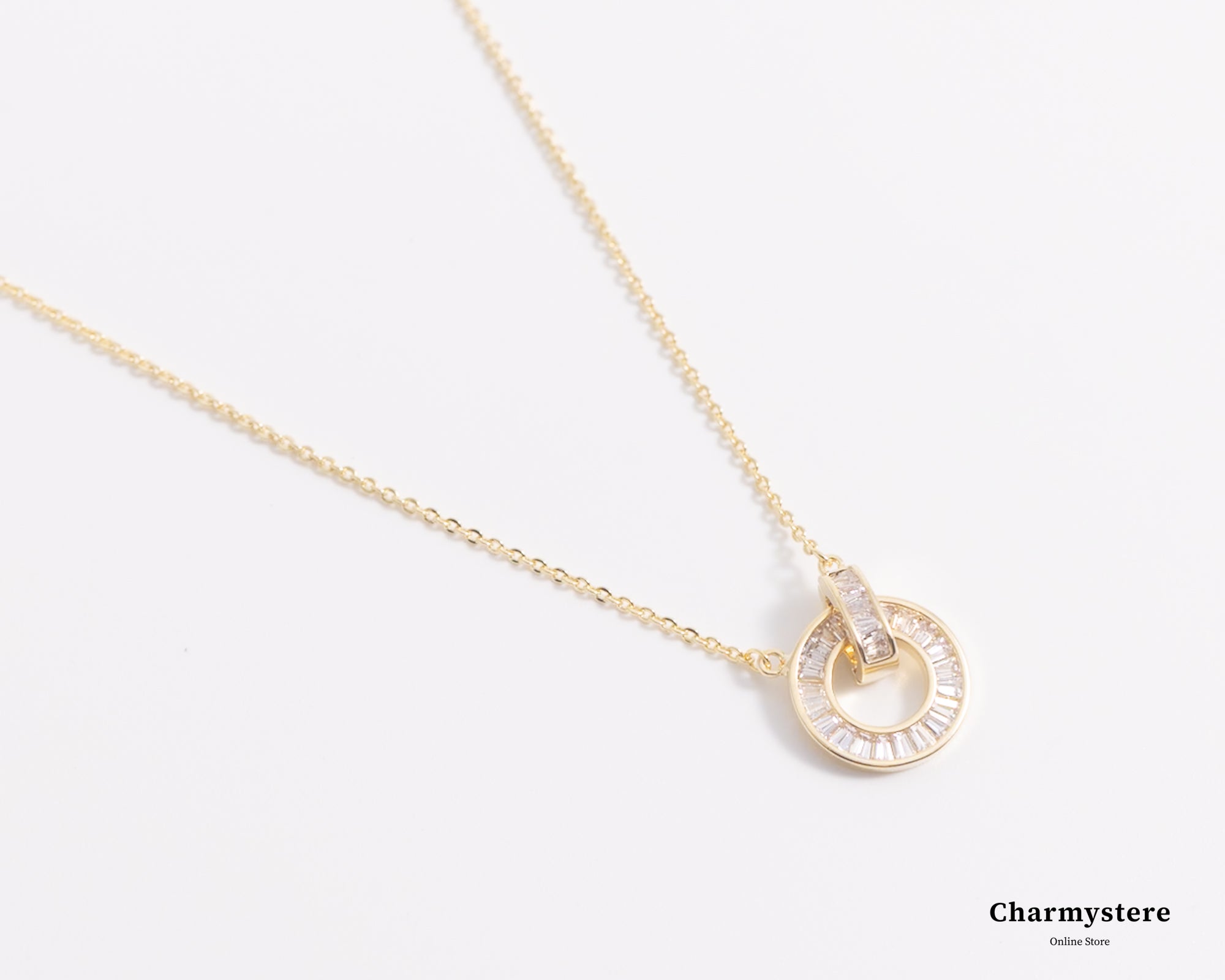 Simple circle catch necklace