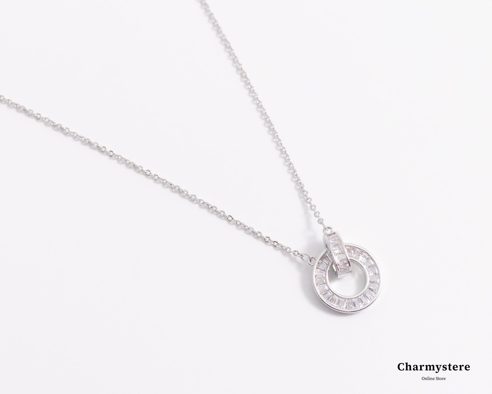 Simple circle catch necklace