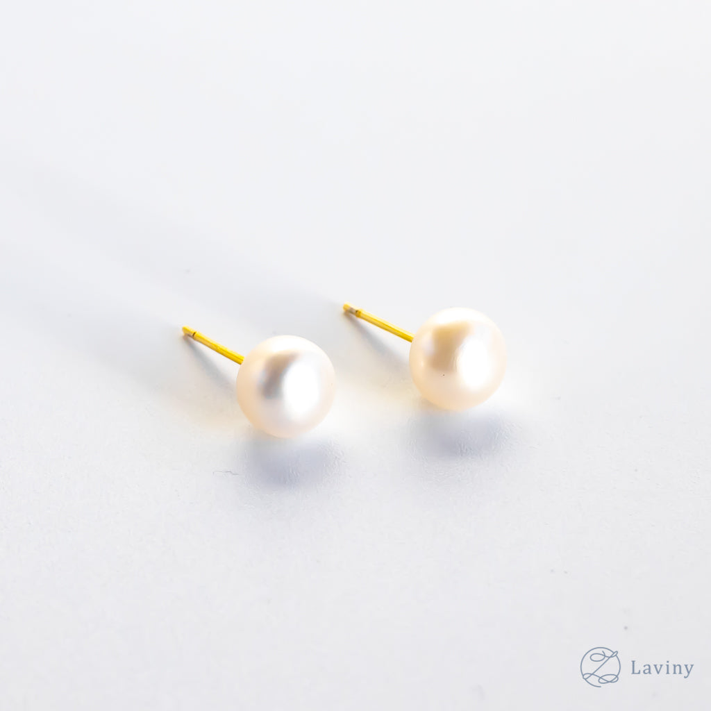 mini pearl earrings B